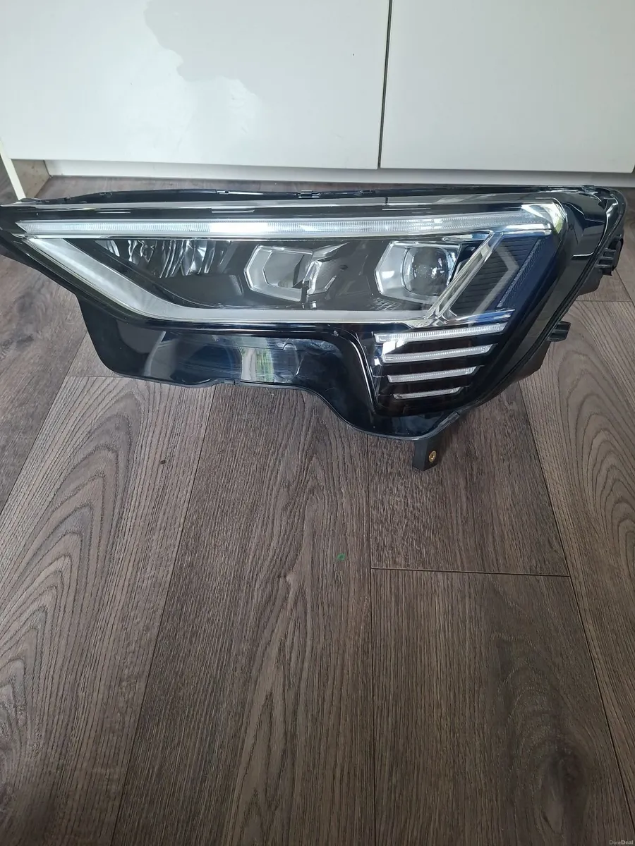 Audi e-tron Headlight left side - Image 1