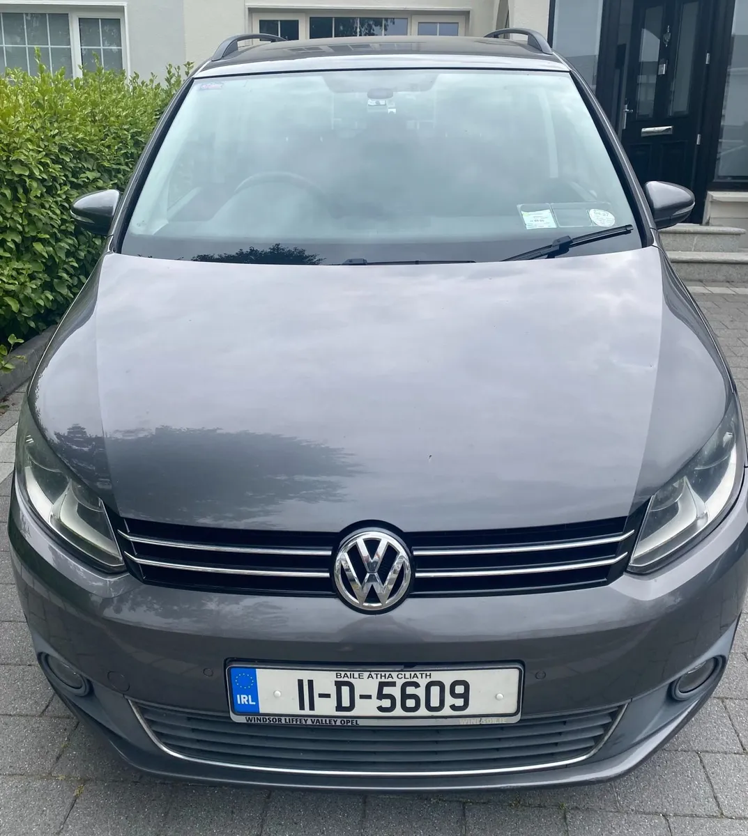 Volkswagen Touran 2011 - Image 1