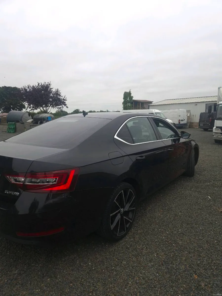 Skoda Superb - Image 4