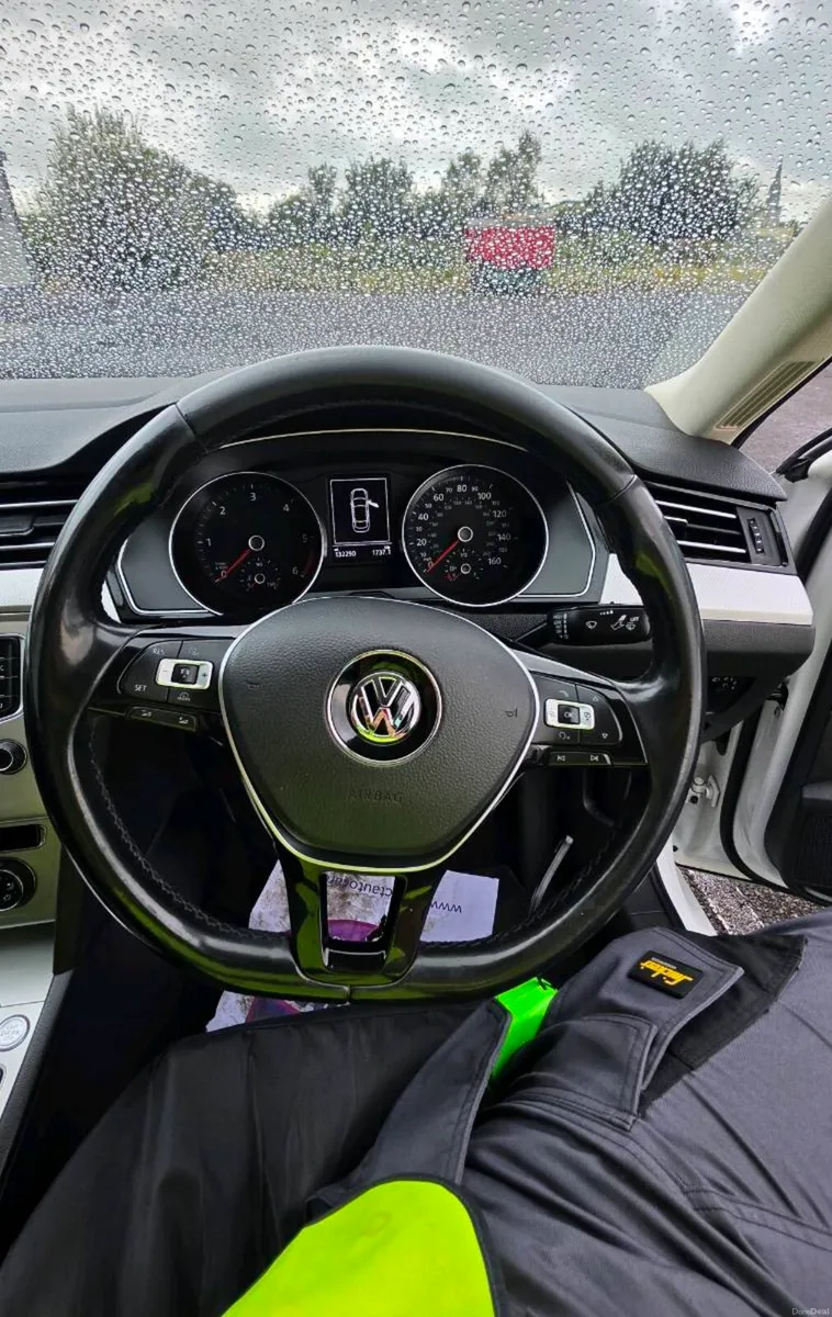 Volkswagen Passat 2.0 TDI SE Business BMT 150PS 4D - Image 6