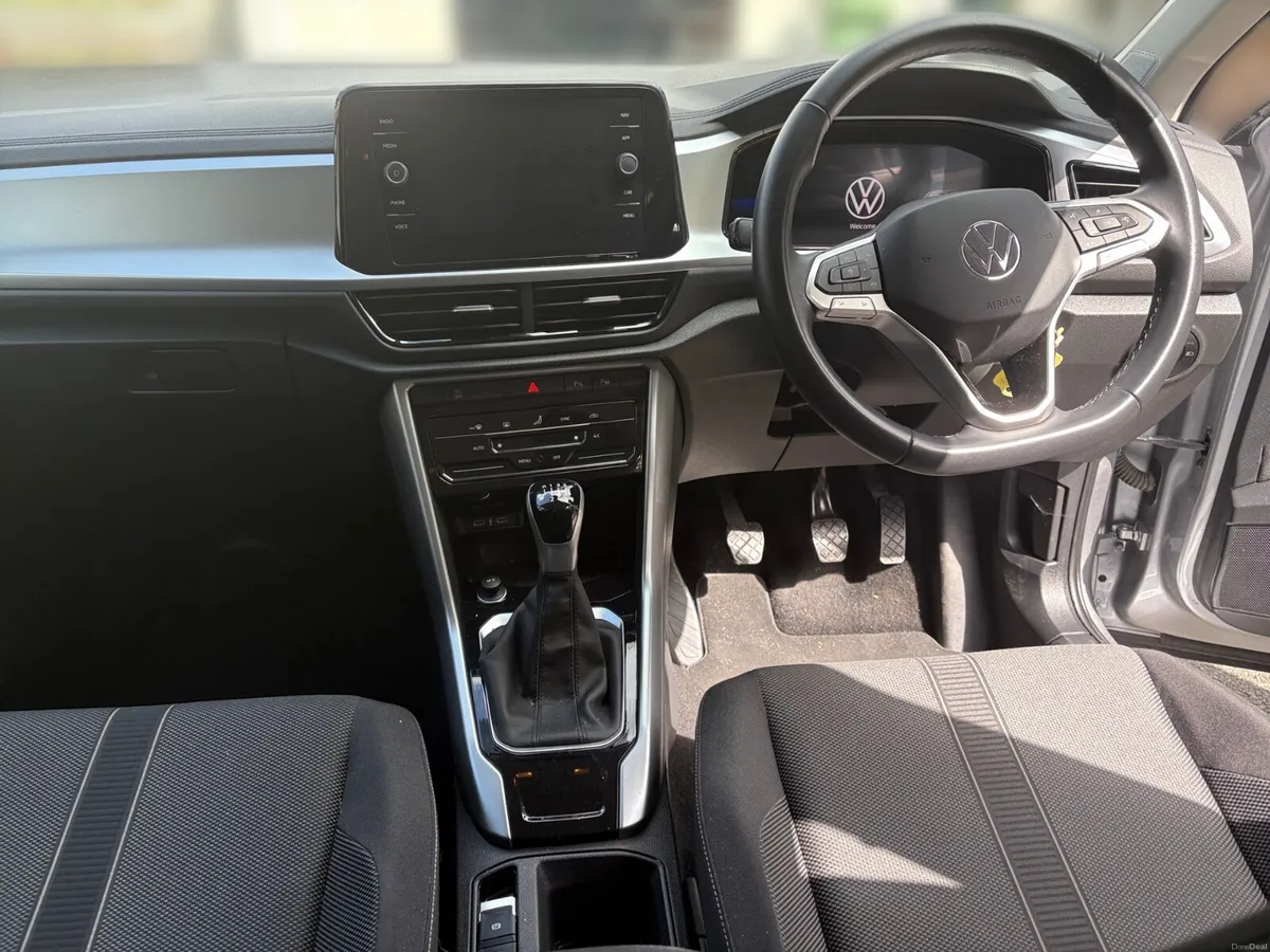 Volkswagen T-Roc 2023 - Image 3