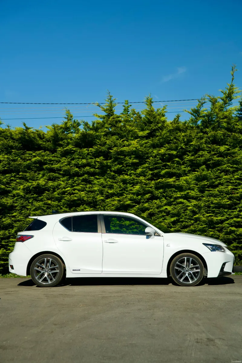 Lexus CT200H F-SPORT 2017 - Image 4