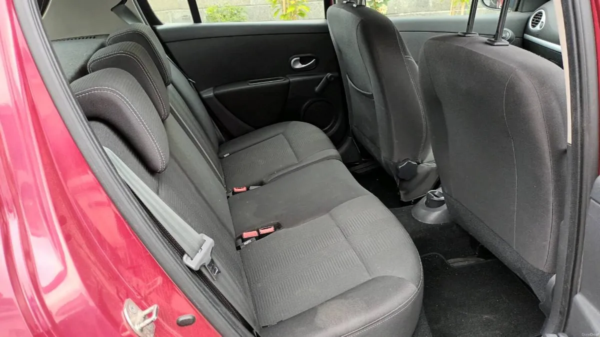 Renault Clio 1.2  2010 for sale. - Image 4