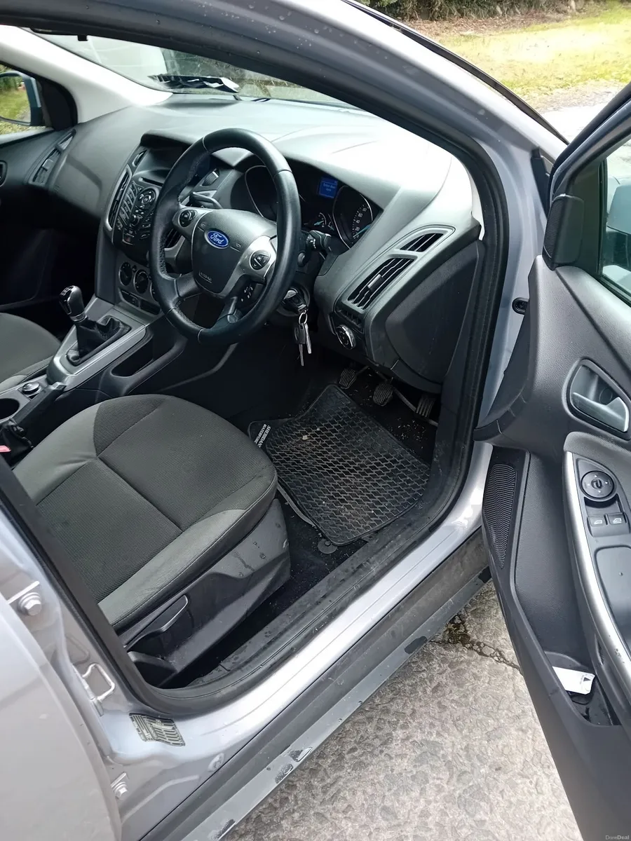 Ford Focus 2011 - Light  Damage - Image 3