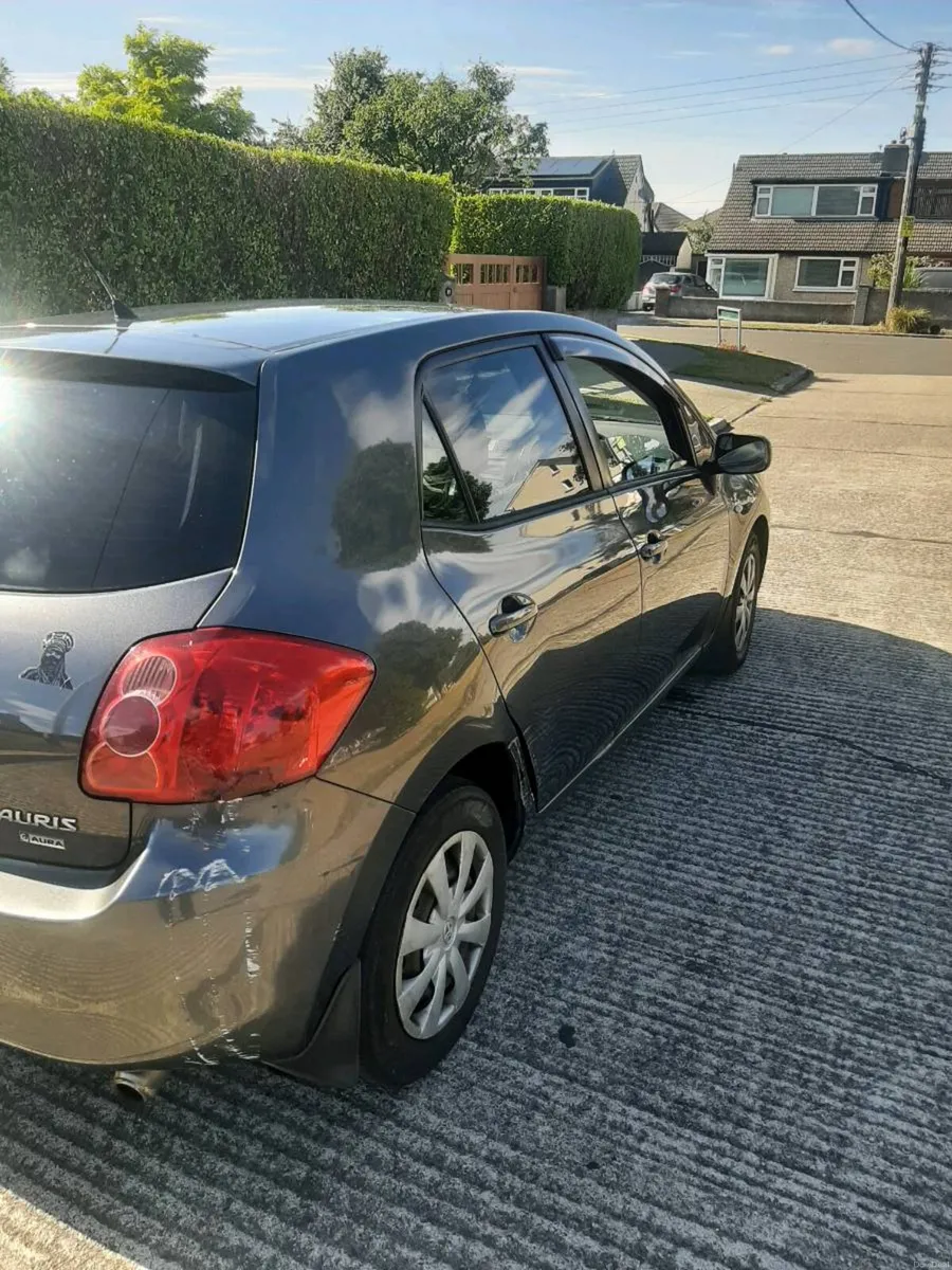 Toyota Auris 1.4  5 DR - Image 3