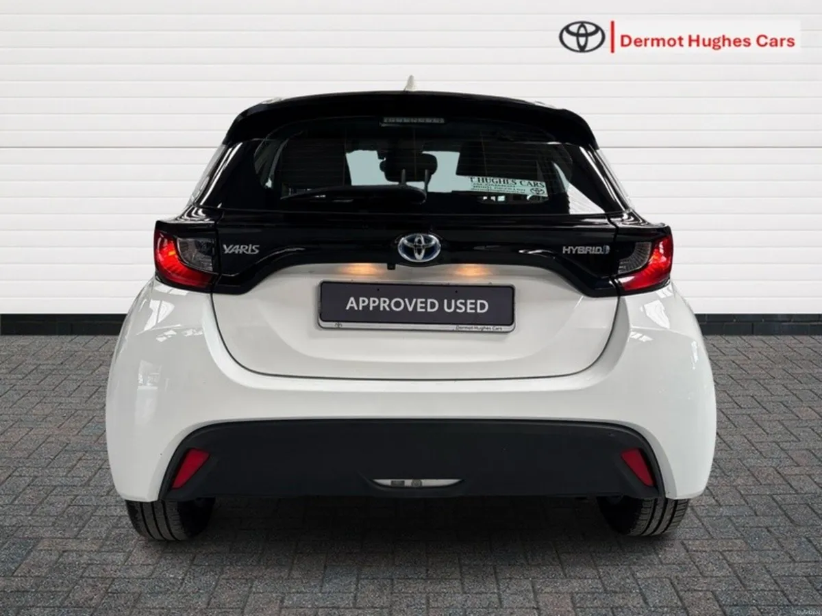 Toyota Yaris HYBRID LUNA AUTO - Image 4