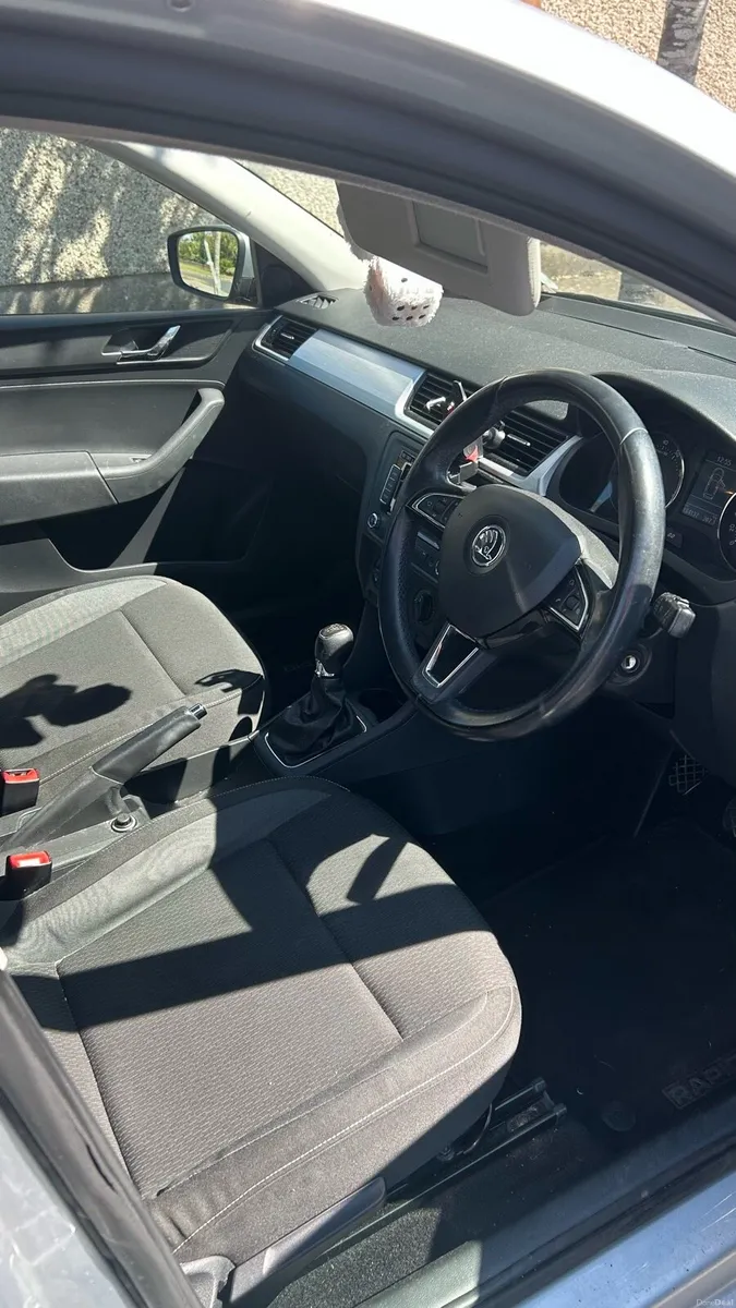 Skoda Rapid 2014 - Image 3