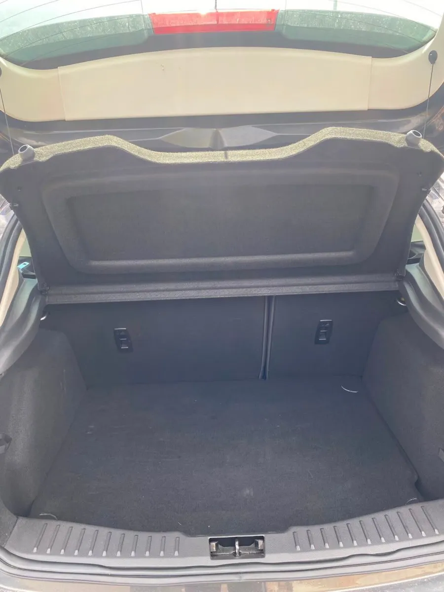 2017 Ford Focus Automtic /132kkm /11-Mnth  warrety - Image 3