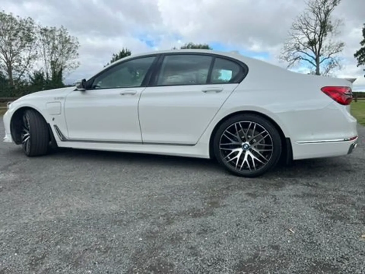 BMW 7-Series 2016 - Image 3