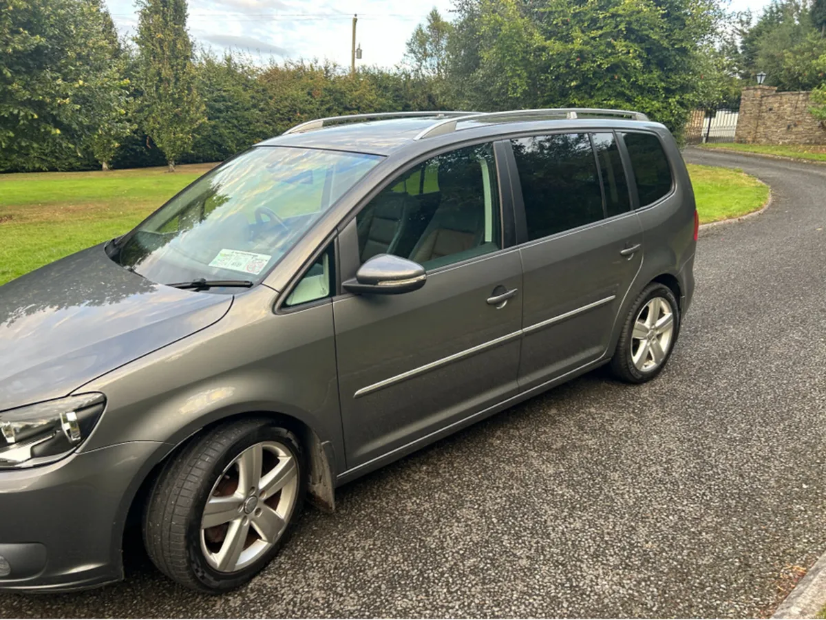Volkswagen Touran HIGHLINE 2.0TDI/AUTO/64000KLMS// - Image 3
