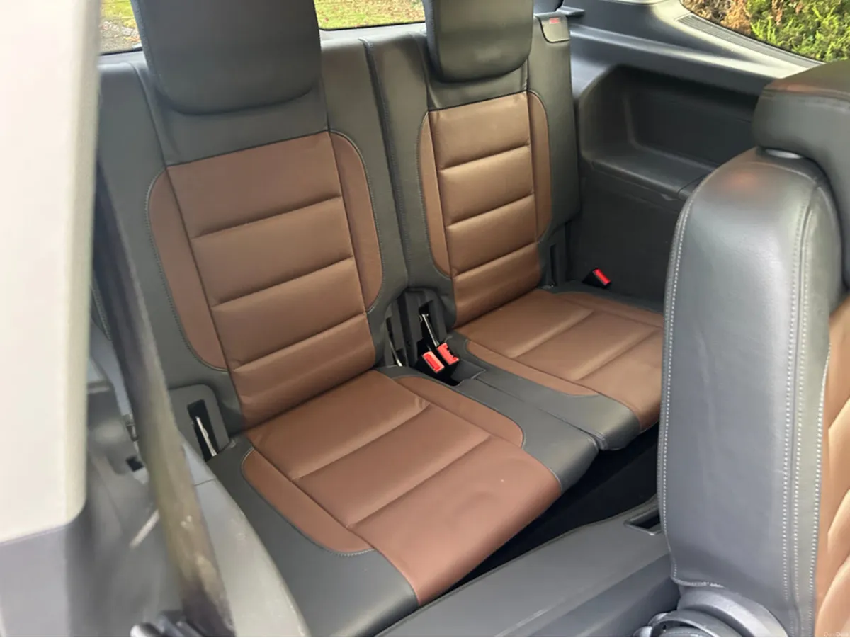 Volkswagen Touran HIGHLINE 2.0TDI/AUTO/64000KLMS// - Image 5