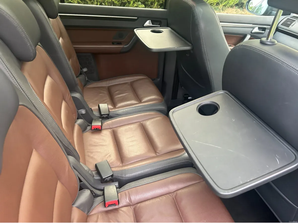Volkswagen Touran HIGHLINE 2.0TDI/AUTO/64000KLMS// - Image 6