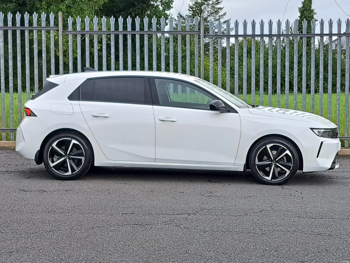 Opel Astra ELEGANCE 1.2TURBO 130BHP - Image 4