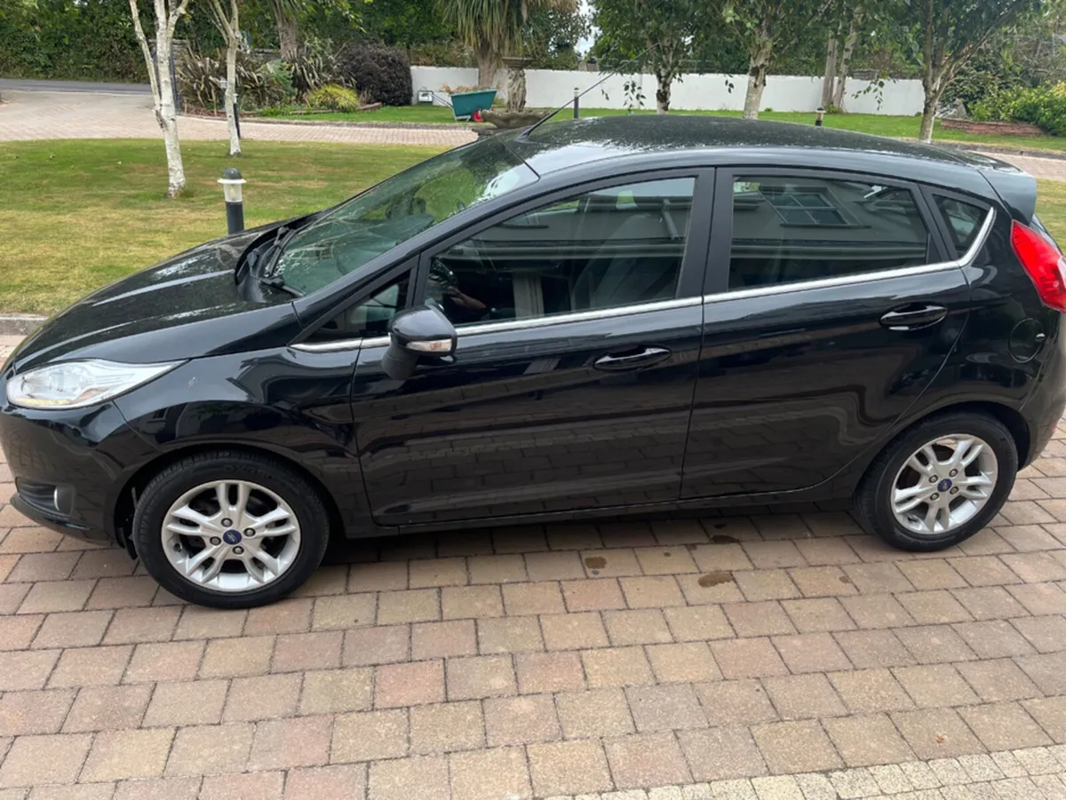 Ford Fiesta 1.25 ZETEC 82PS 5DR ARGENTO - Image 5