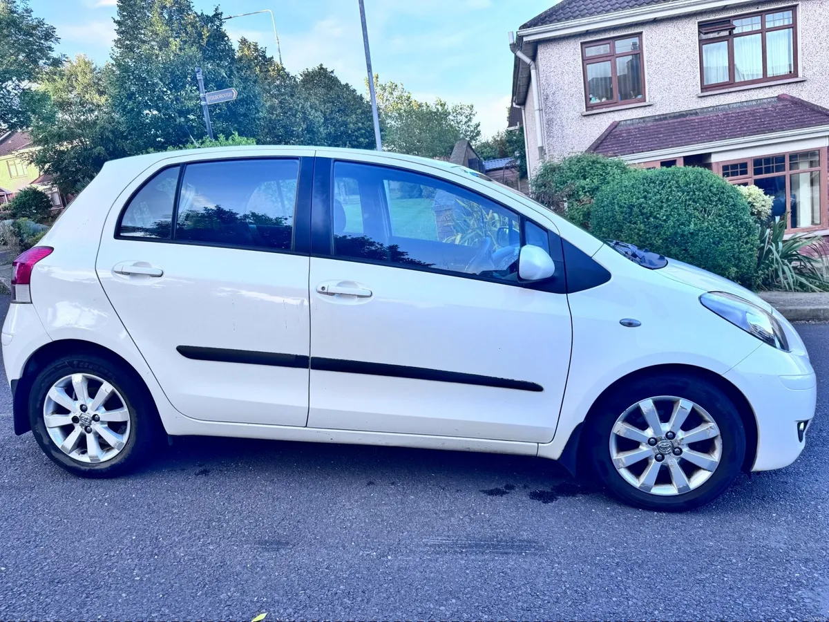 Toyota Yaris 2011 - Image 6