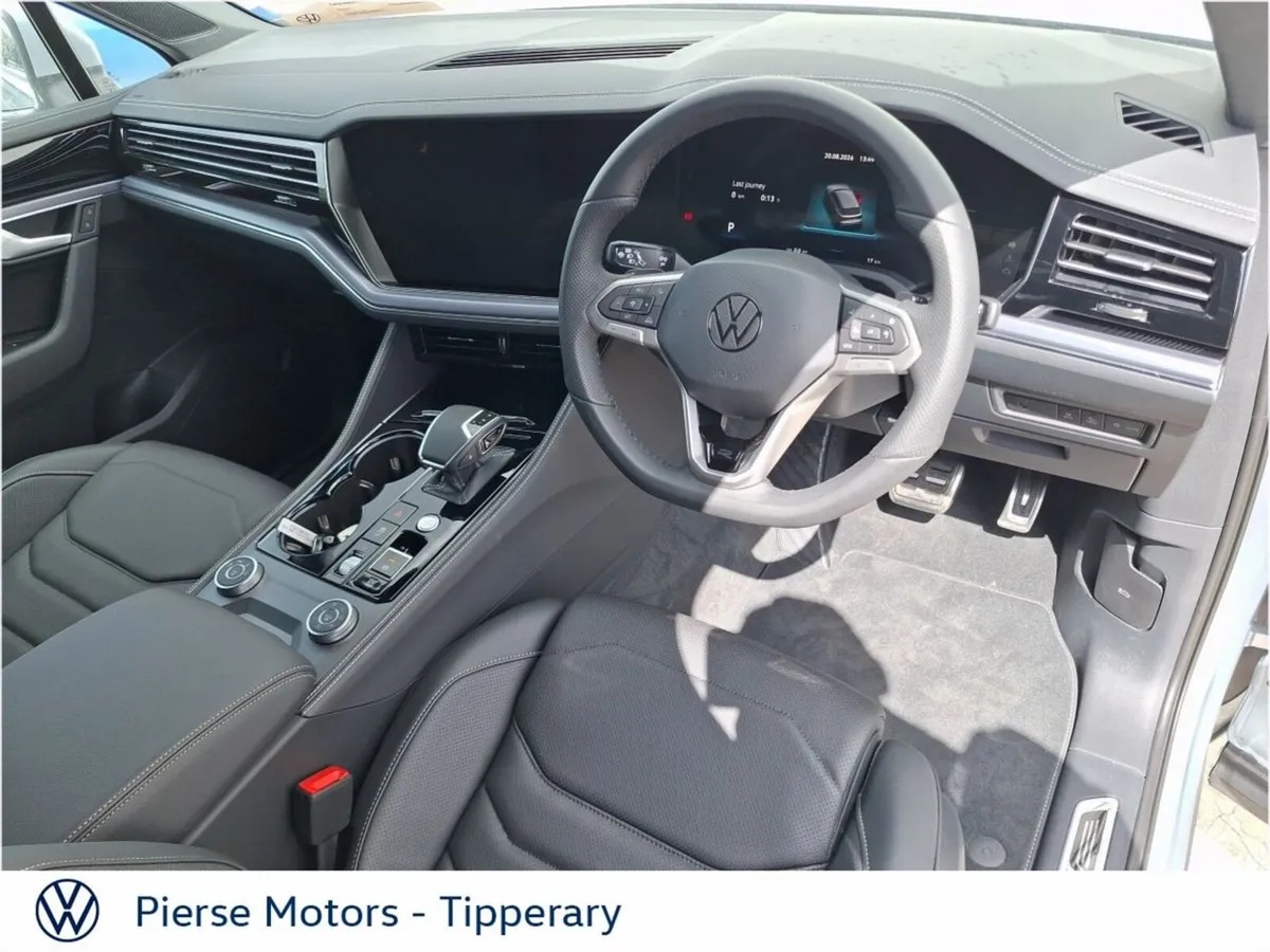 Volkswagen Touareg 3.0TDI 231HP R LINE 4M DSG - Image 2