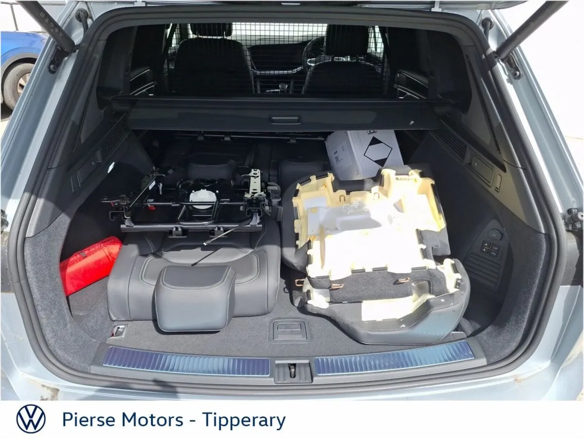 Volkswagen Touareg 3.0TDI 231HP R LINE 4M DSG - Image 4