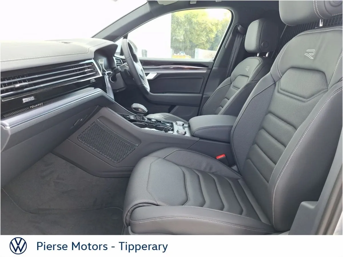 Volkswagen Touareg 3.0TDI 231HP R LINE 4M DSG - Image 6