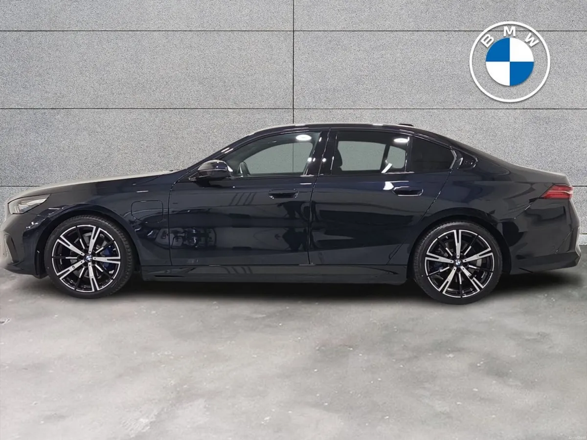BMW 5-Series 530e - Image 3