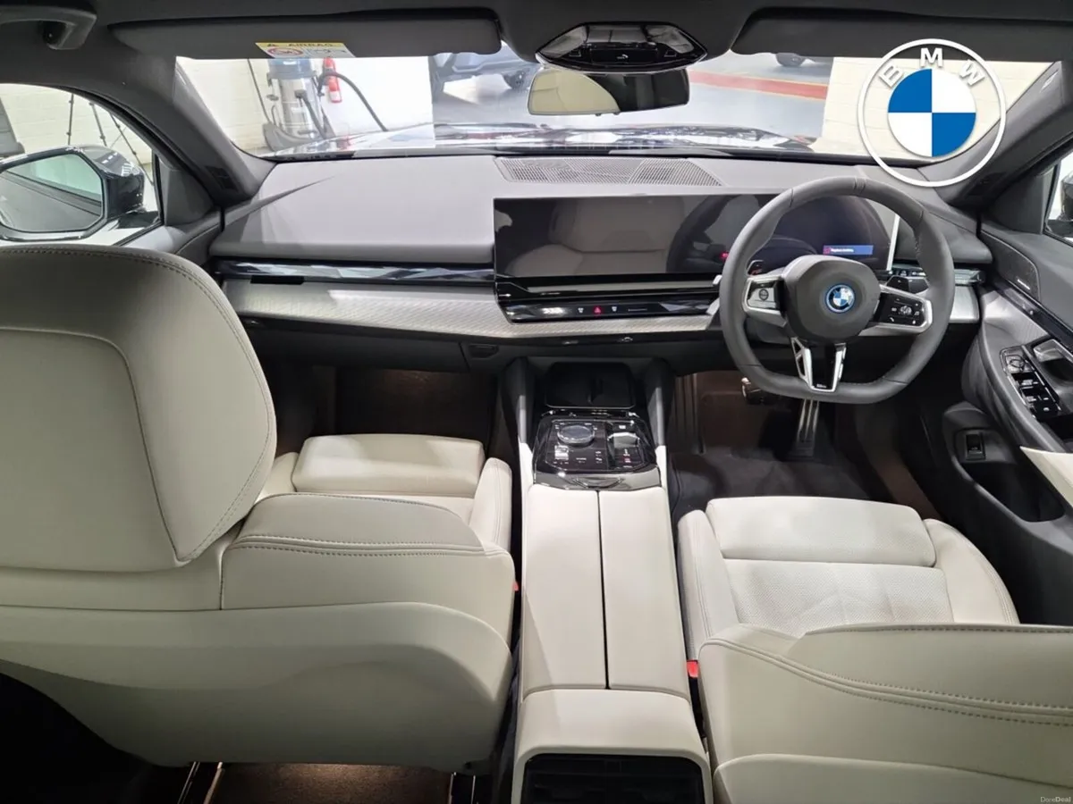 BMW 5-Series 530e - Image 4