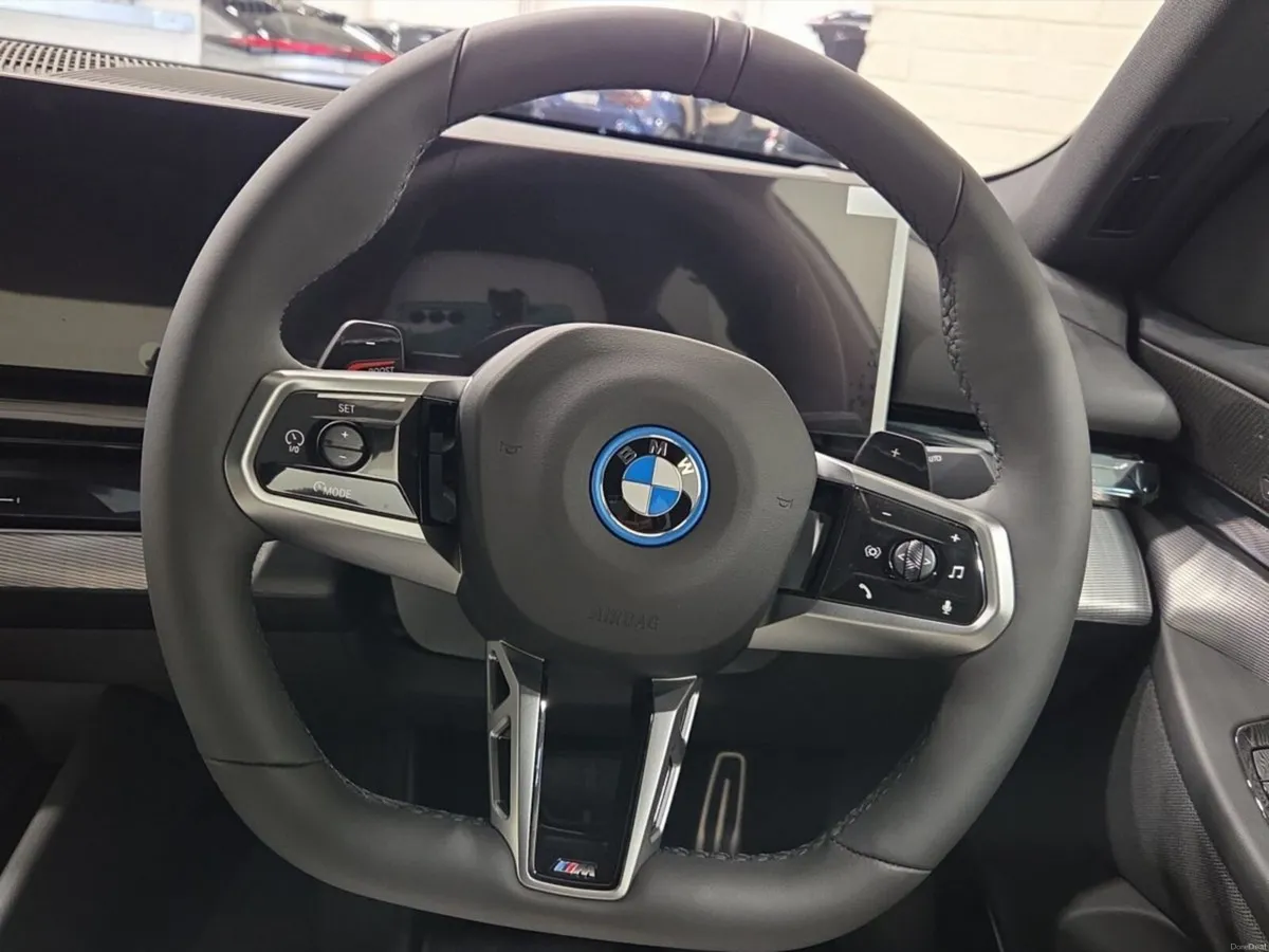 BMW 5-Series 530e - Image 5