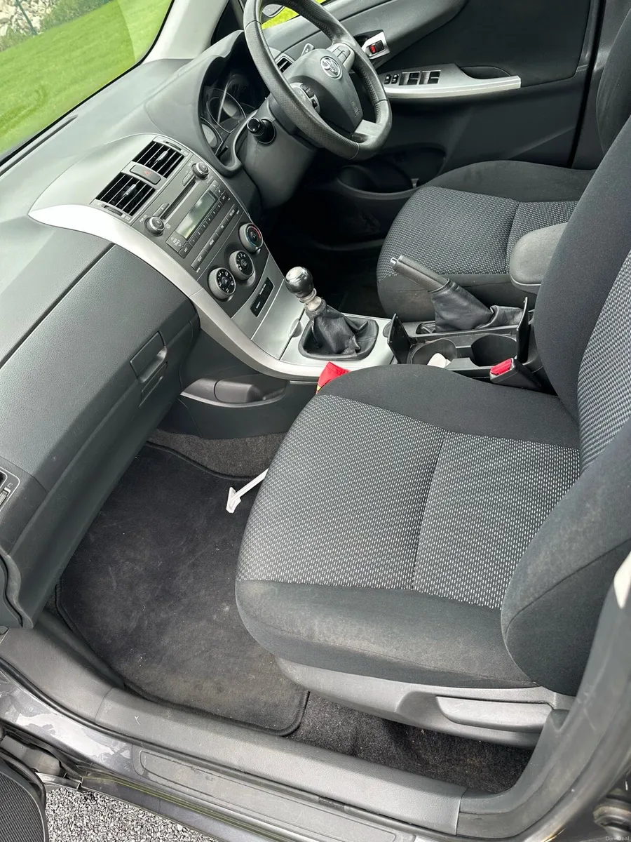 Toyota Corolla 2011 - Image 6