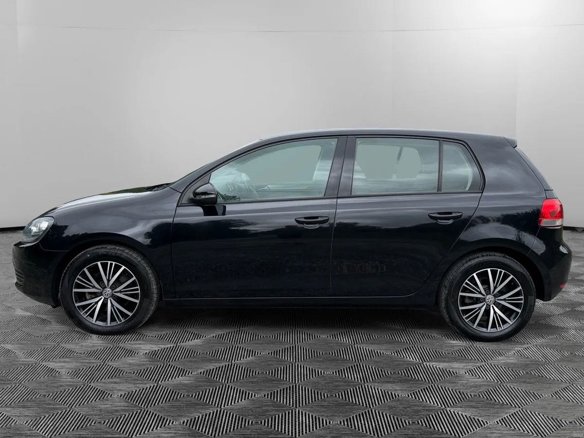 VW GOLF DSG *LOW KM* - Image 2