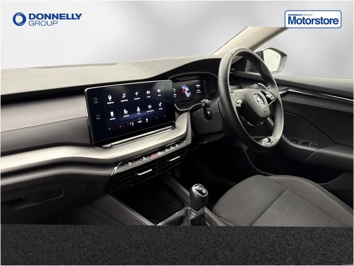Skoda OCTAVIA Diesel Hatchback SE Technology - Image 2