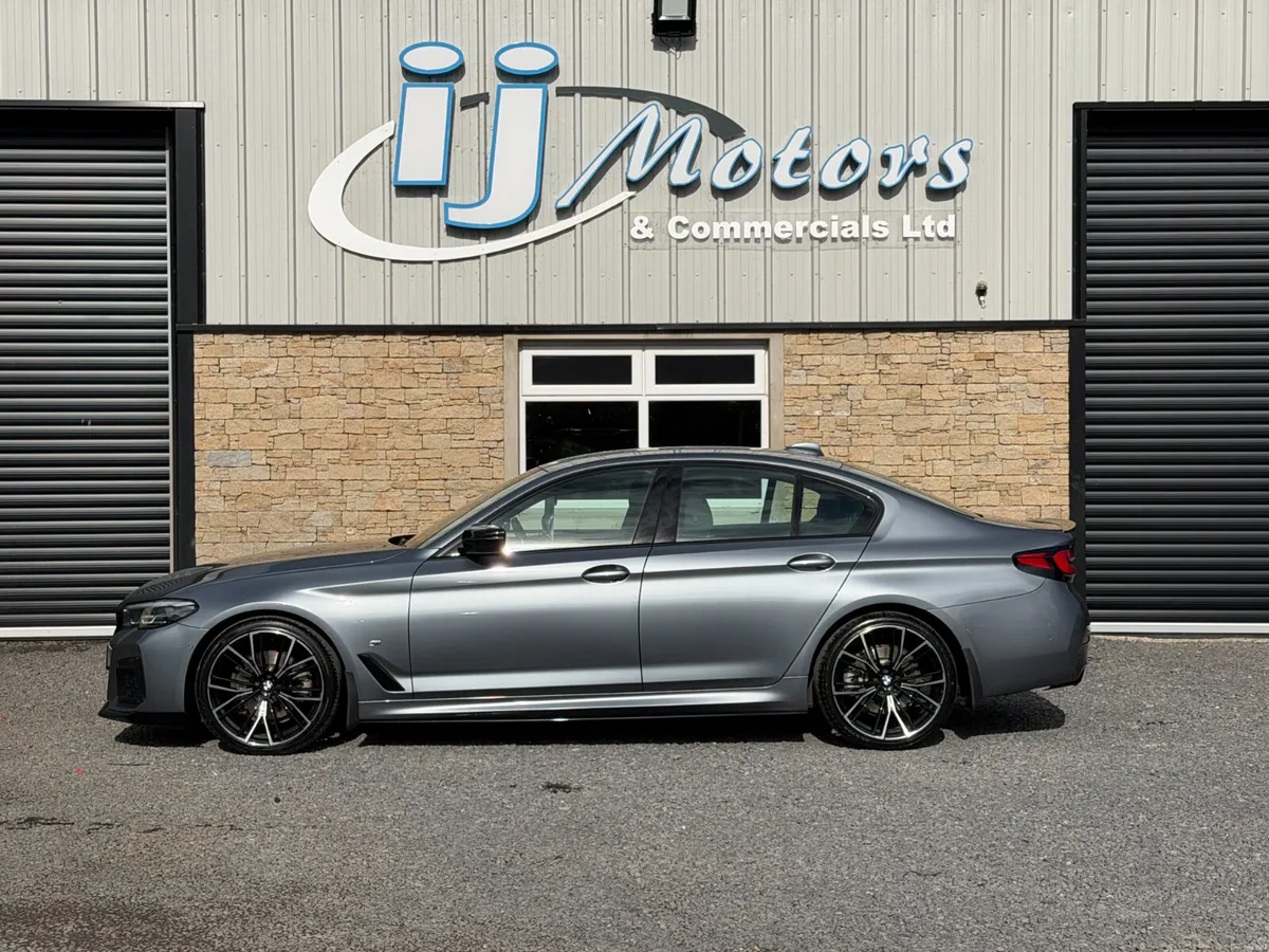 22 BMW 520D 2.0 MHT M SPORT - Image 4