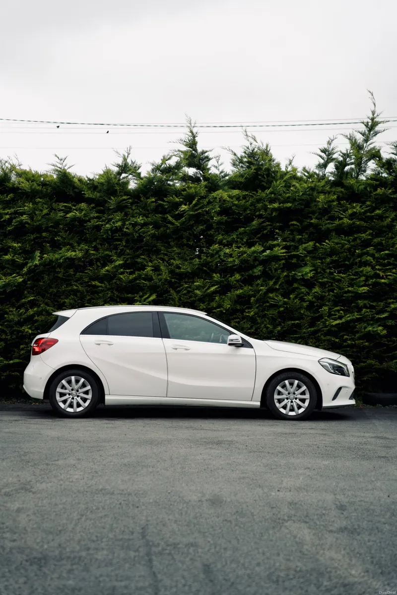 Mercedes Benz A180 2016 | Blind Spot Assist - Image 5