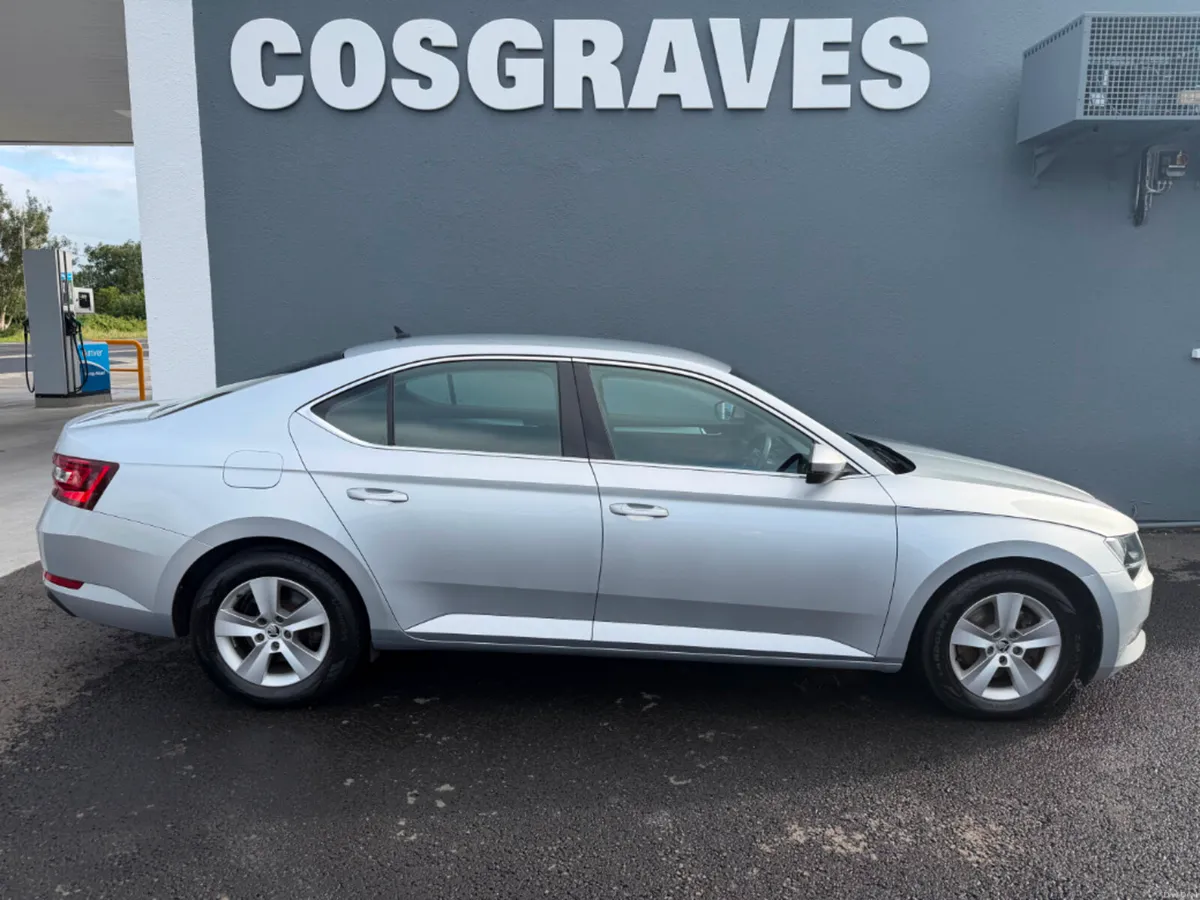 Skoda Superb Ambition 1.6tdi 120BHP * HEATED SEATS - Image 2