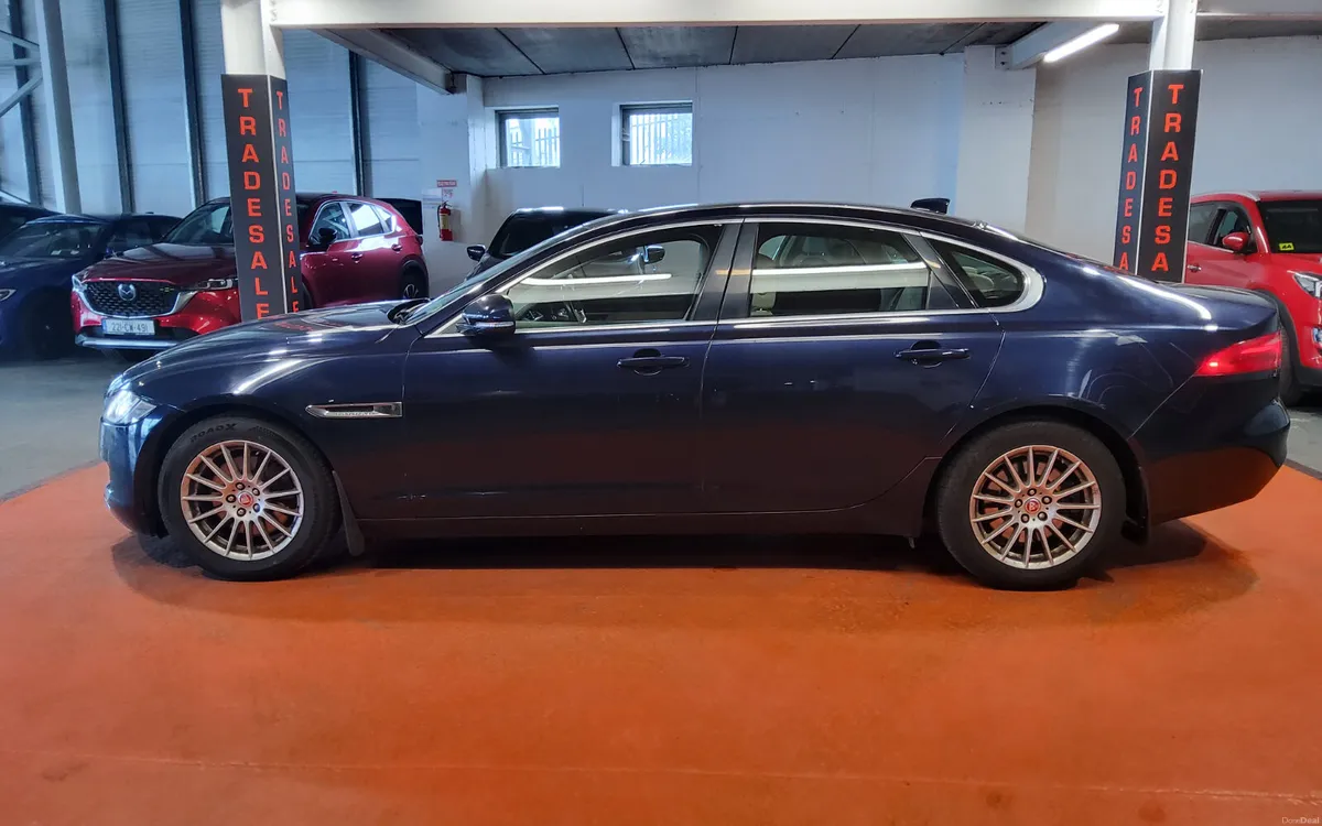 Jaguar XF 2018 - Image 6