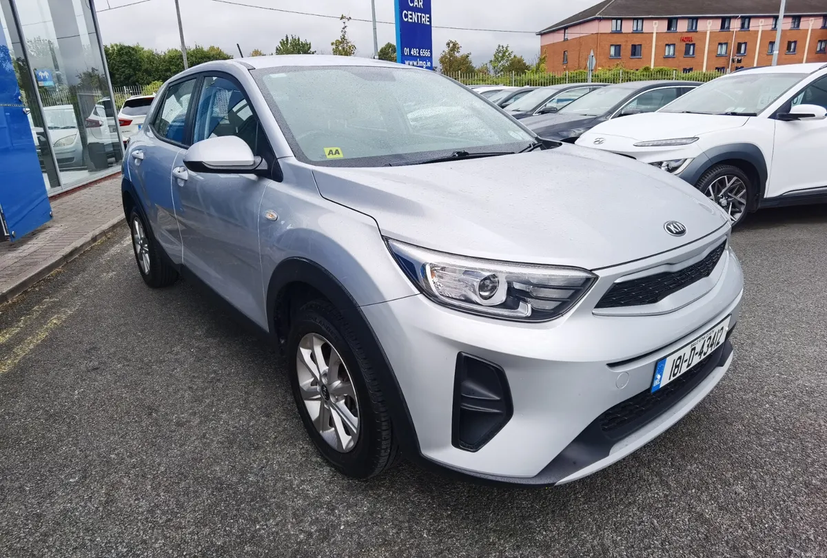 KIA STONIC K1 PETROL **APPLE CARPLAY** - Image 3