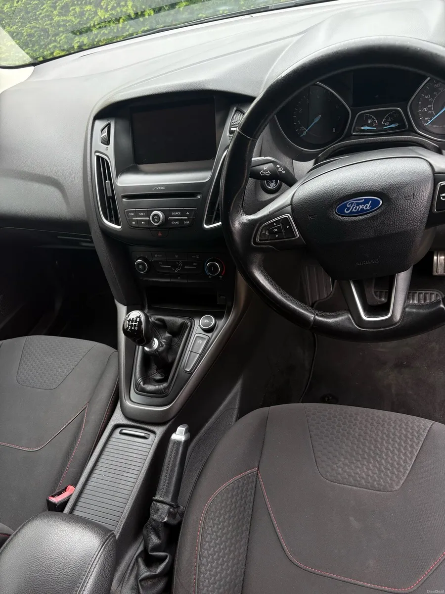 Ford Focus 1.0 Zetec S - Image 6