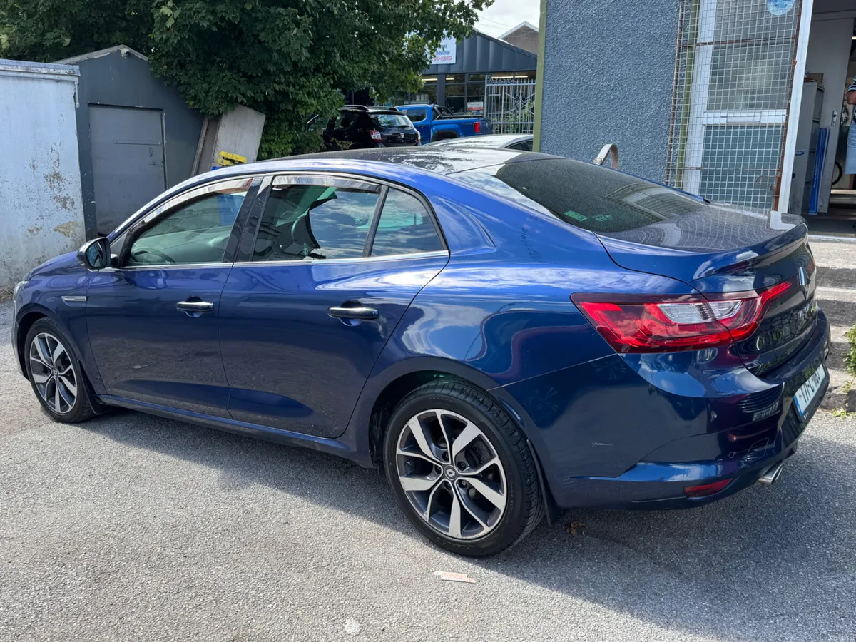 Renault Megane low mileage high spec - Image 4