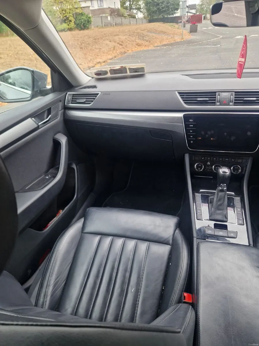 Skoda Superb 2019 - Image 2