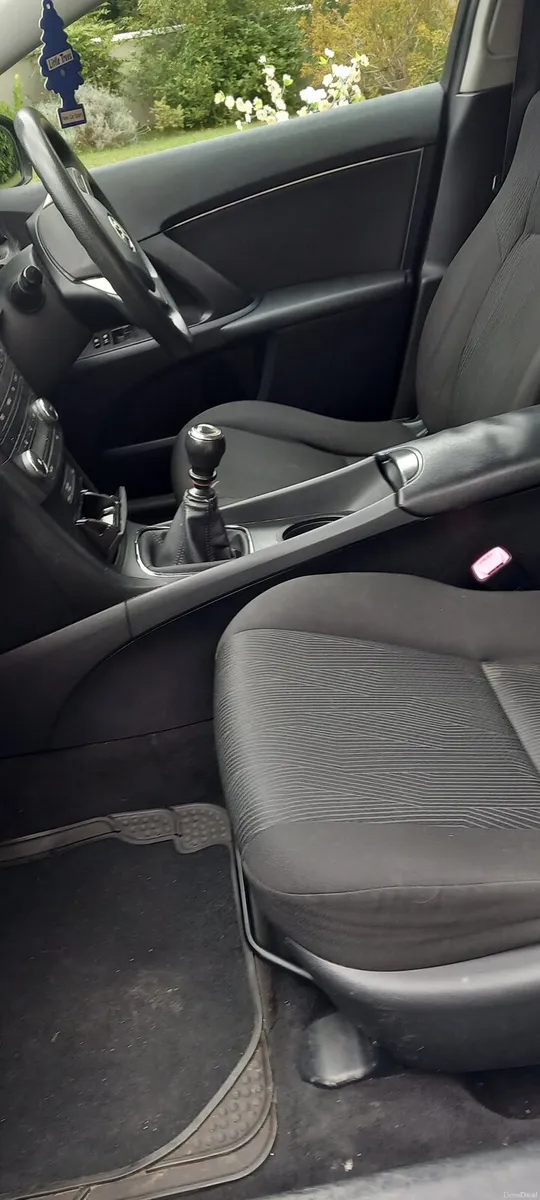 Toyota Avensis 2011 Estate - Image 5