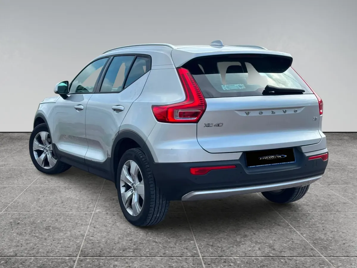 VOLVO XC40 T3 MOMENTUM - Image 6