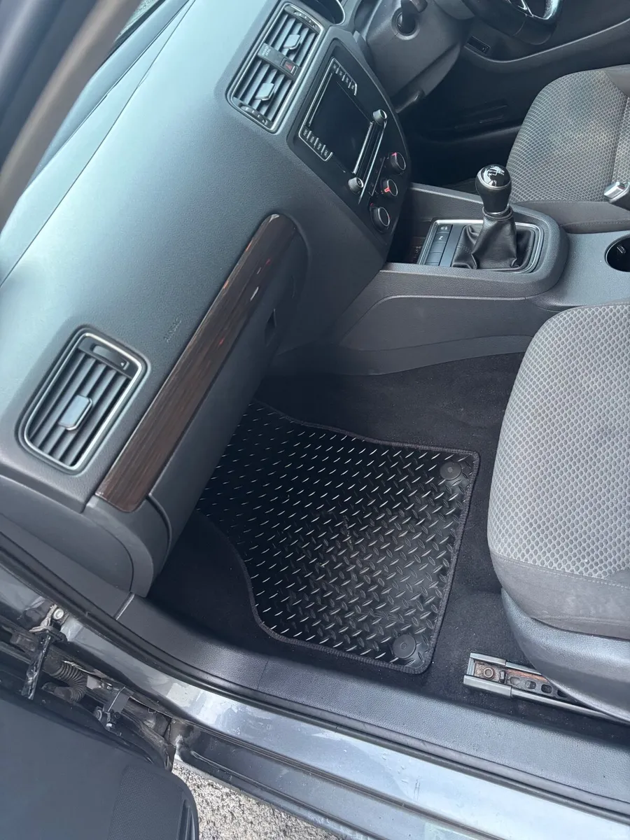 Volkswagen Jetta 2016 - Image 3