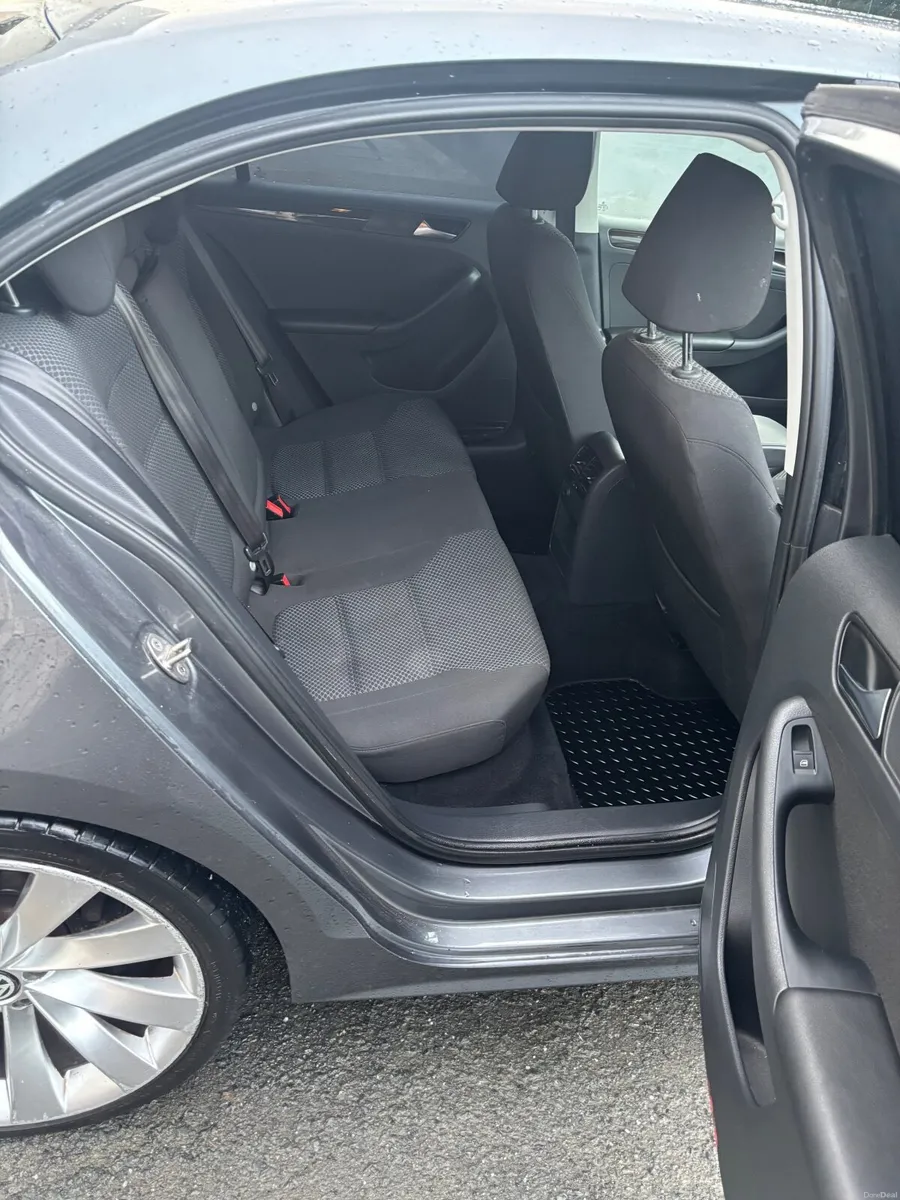 Volkswagen Jetta 2016 - Image 5