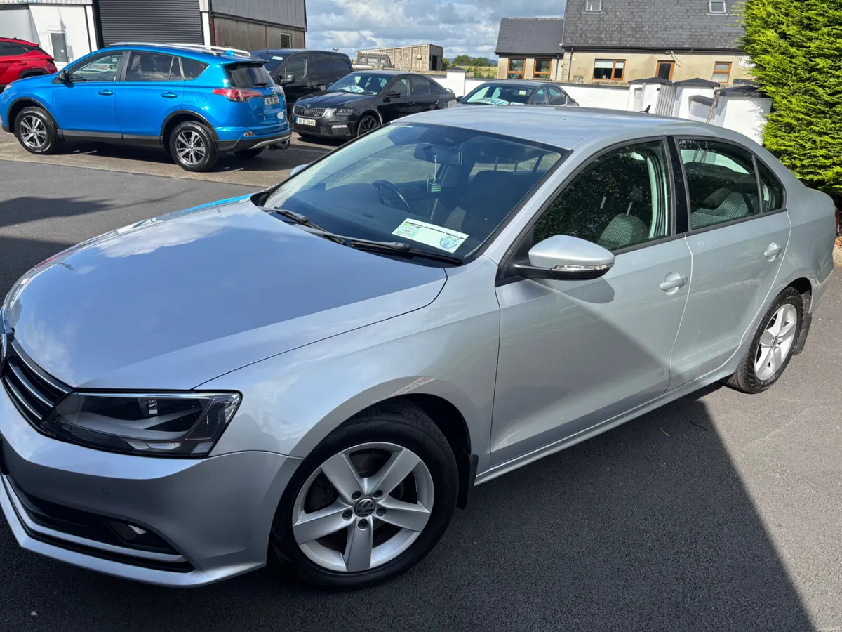 Volkswagen Jetta 2016 2.0 L DIESEL - Image 3