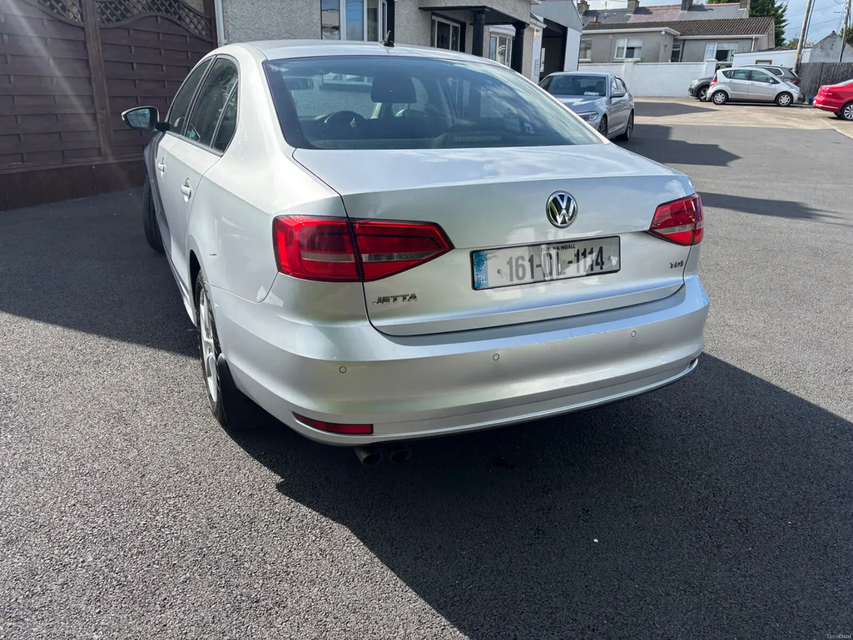 Volkswagen Jetta 2016 2.0 L DIESEL - Image 6