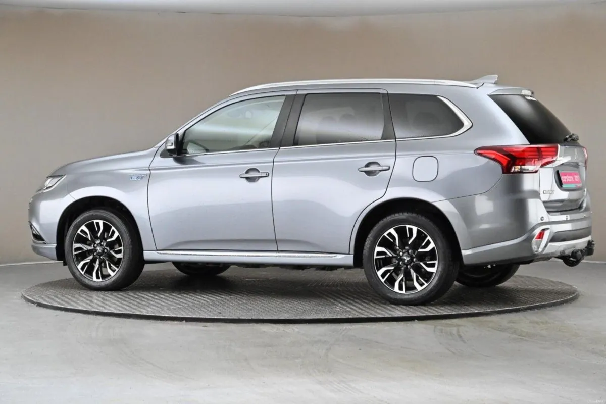 Mitsubishi Outlander  2.0 PHEW MIVEC **PARK SENSOR - Image 6