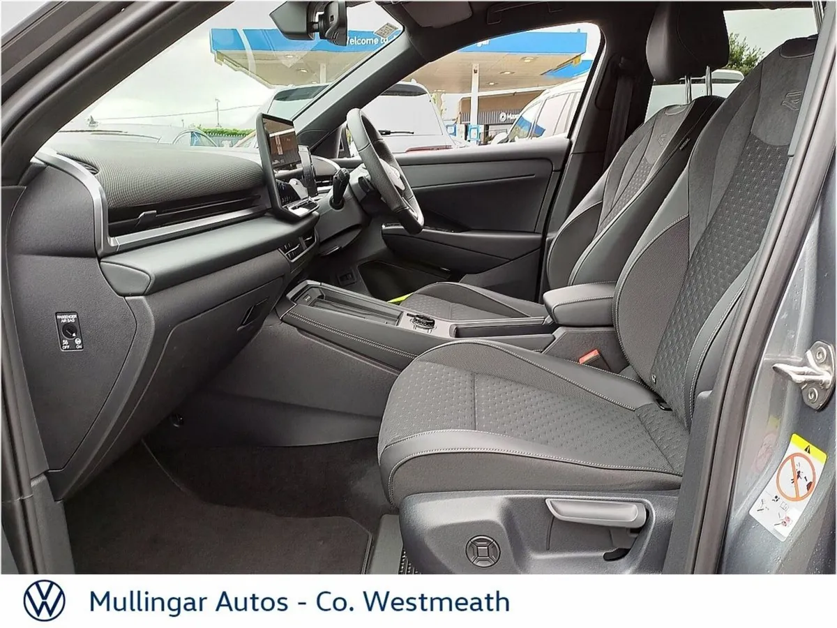 Volkswagen T-Roc R-LINE 1.5TSI 150HP MHEV - Image 4