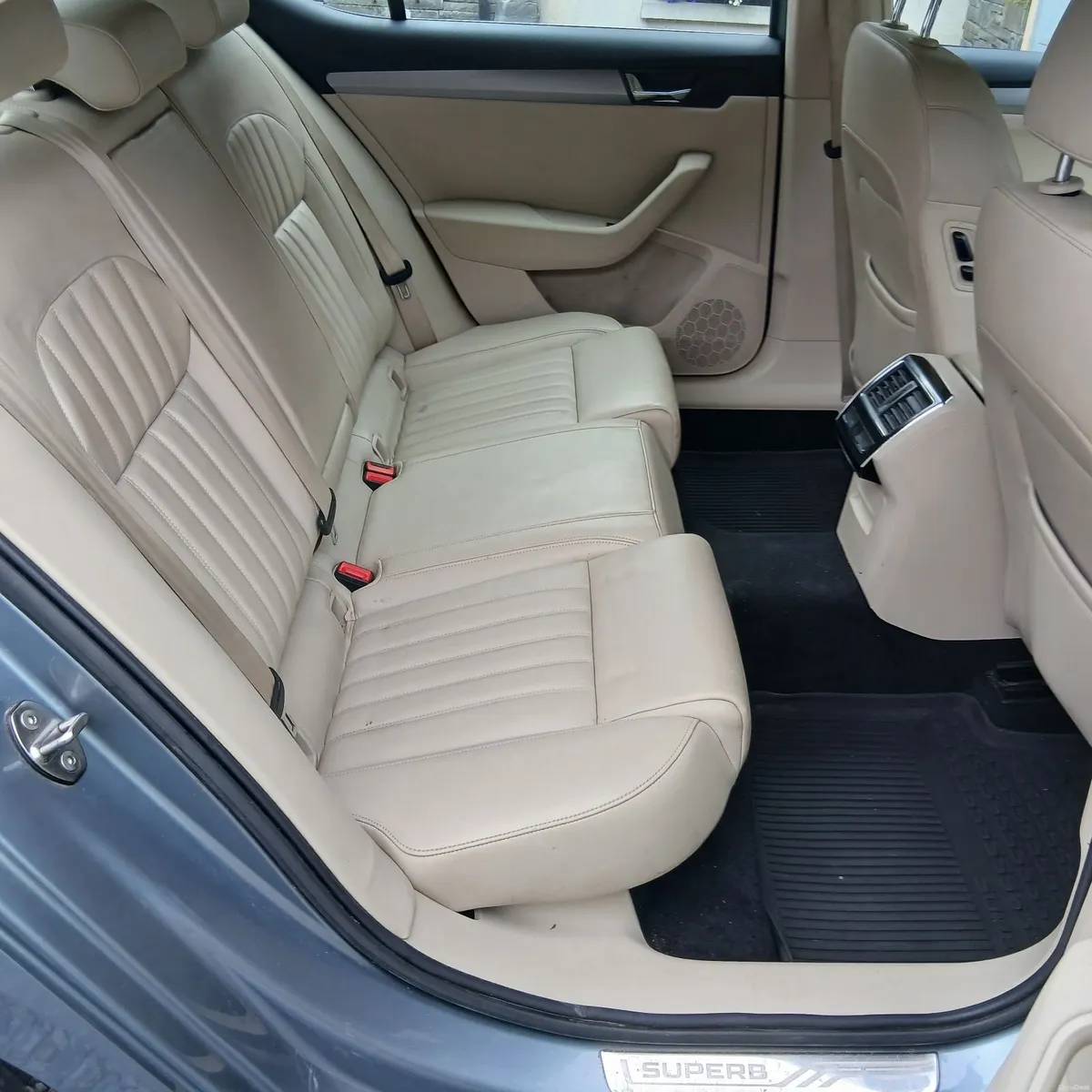 Skoda Superb Style 2018 1.6L Diesel  with tow bar - Image 2