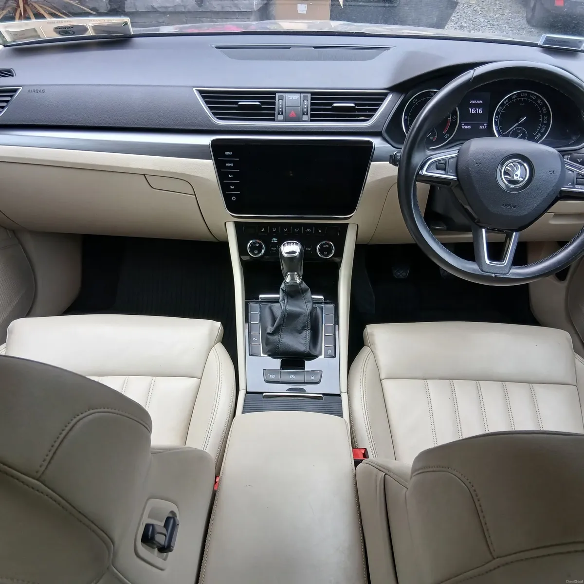 Skoda Superb Style 2018 1.6L Diesel  with tow bar - Image 3