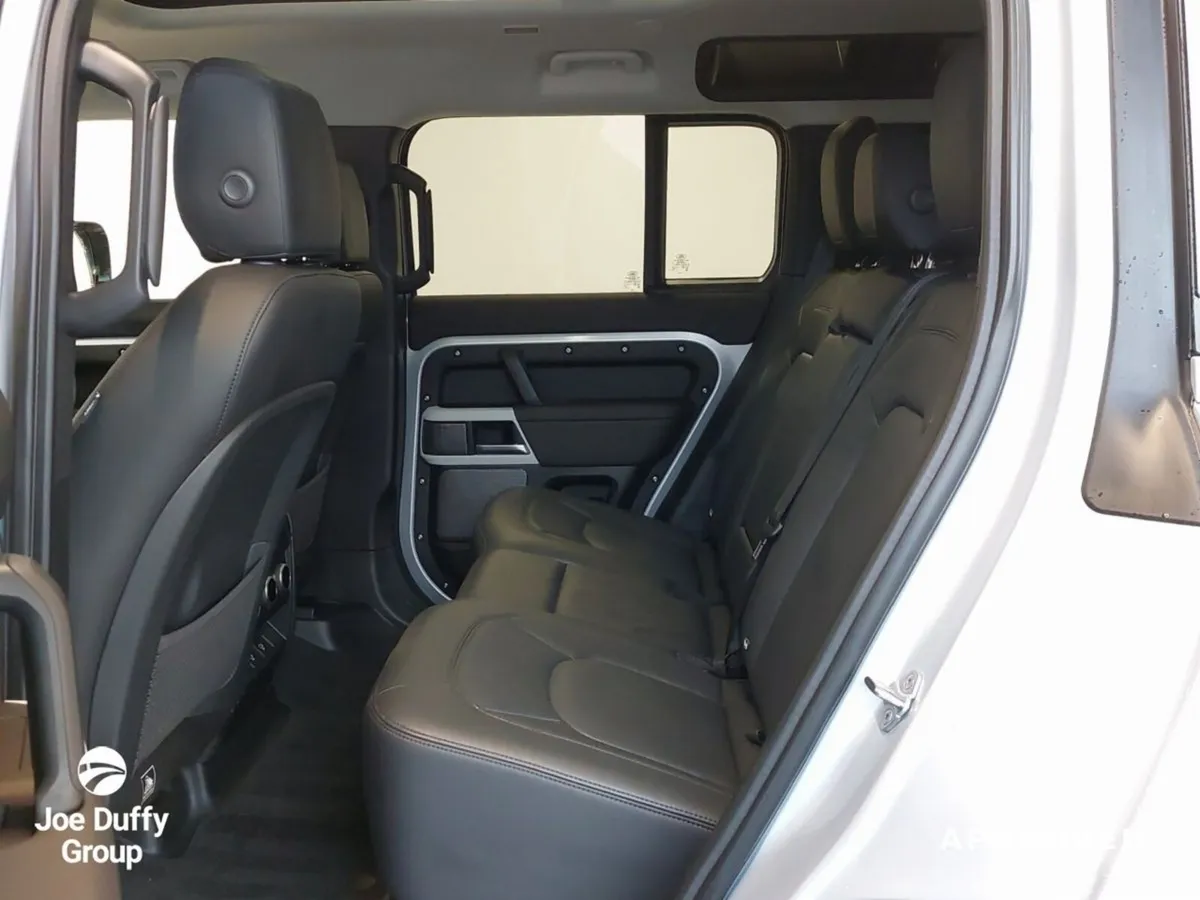 Land Rover Defender 110 XS Edition P400 e 404 - Image 5