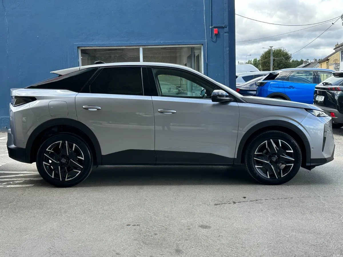 Peugeot 3008 1.2 Hybrid  Allure - Image 2
