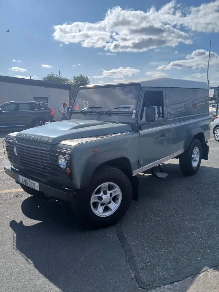 Land Rover Defender 2011 - Image 1