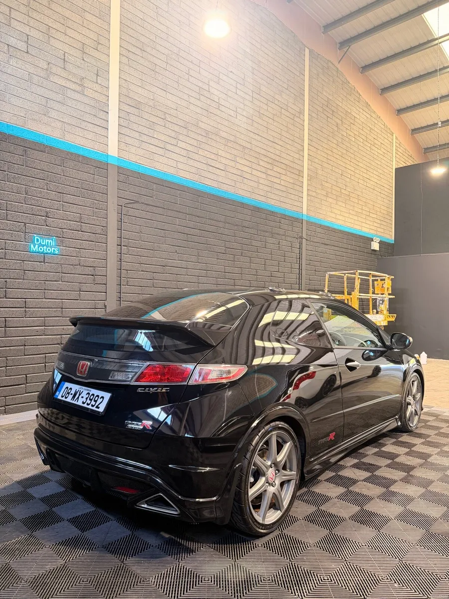 Honda civic Type R - Image 2